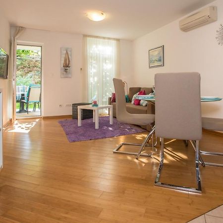 Apartment Bela 포레치 외부 사진